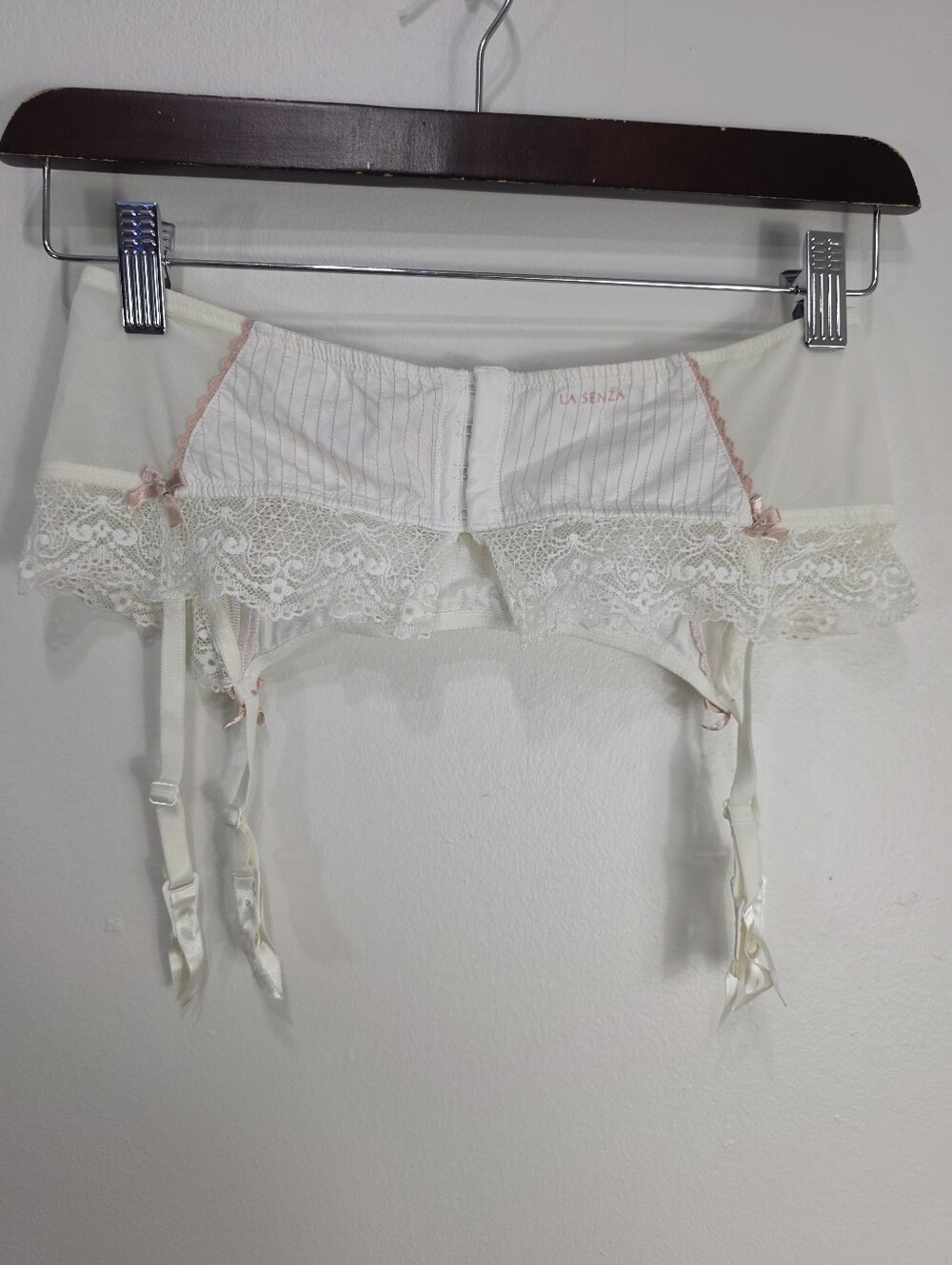 La SENZA Ivory and Blush Lace Garter Belt - Picture 2 of 7